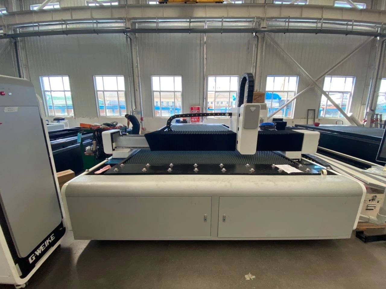 Оптоволоконный лазерный станок G-Weike LF6025C на крупном предприятии в республике Башкортостан
