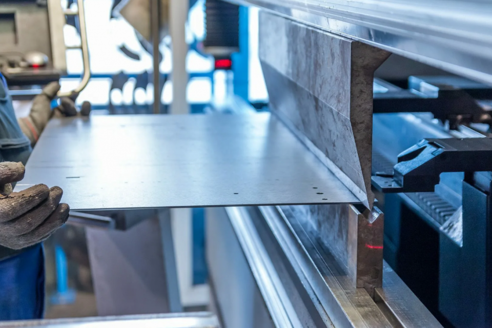 Рубка металла на гильотине — Станкоинком