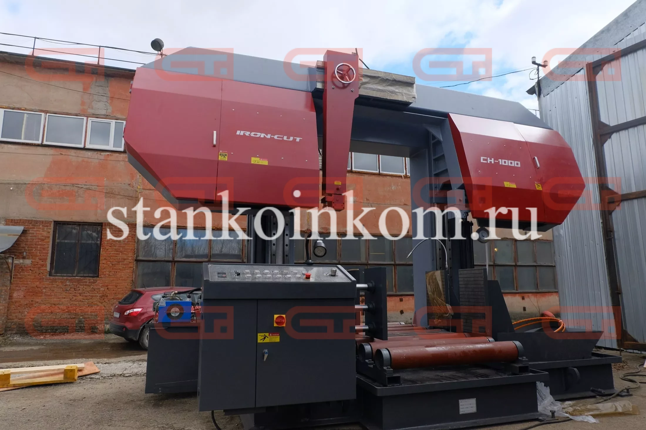 Колонный полуавтоматический ленточнопильный станок IRON-CUT CH-1000 (g42100) 