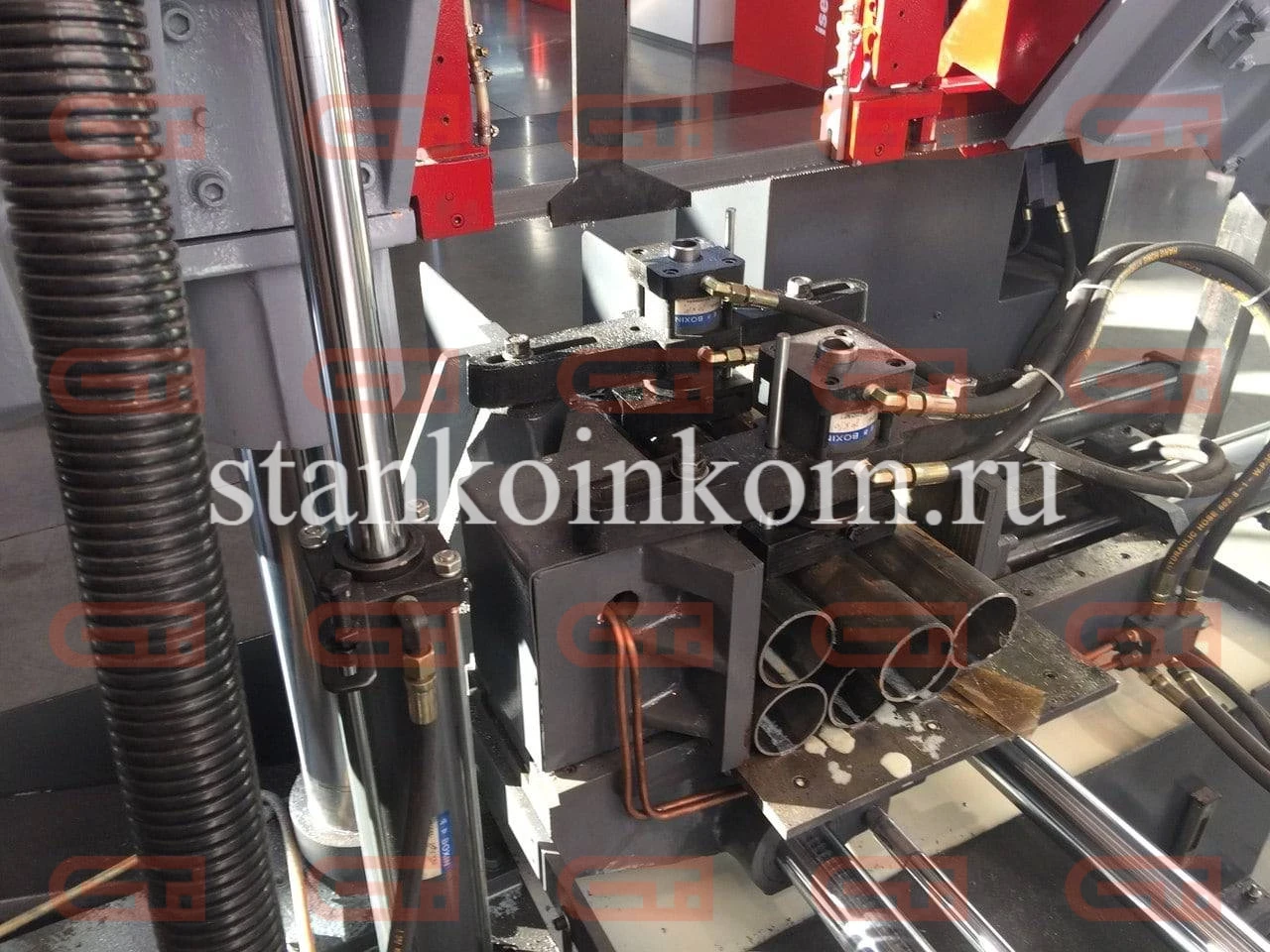 Колонный полуавтоматический ленточнопильный станок IRON-CUT CH-500 (g4250)