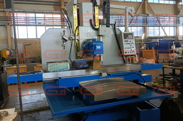 Универсально-фрезерный станок EverX X715