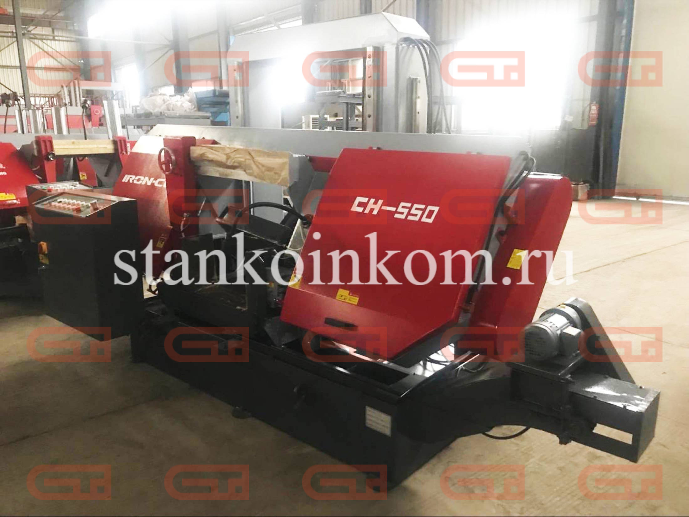 Полуавтоматический ленточнопильный станок IRON-CUT CH-550 