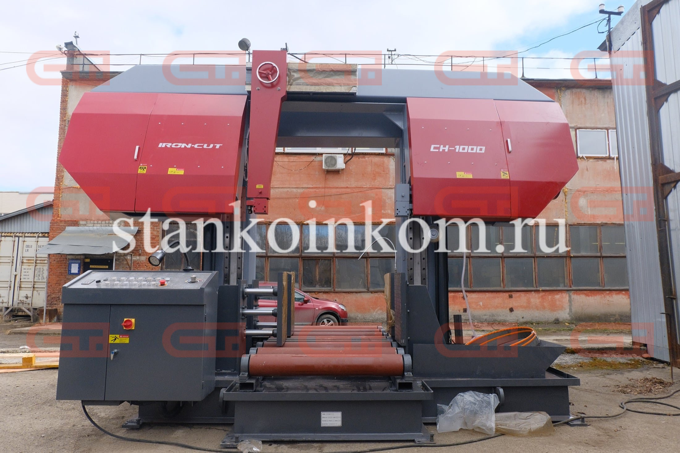 Колонный полуавтоматический ленточнопильный станок IRON-CUT CH-1000 (g42100) 