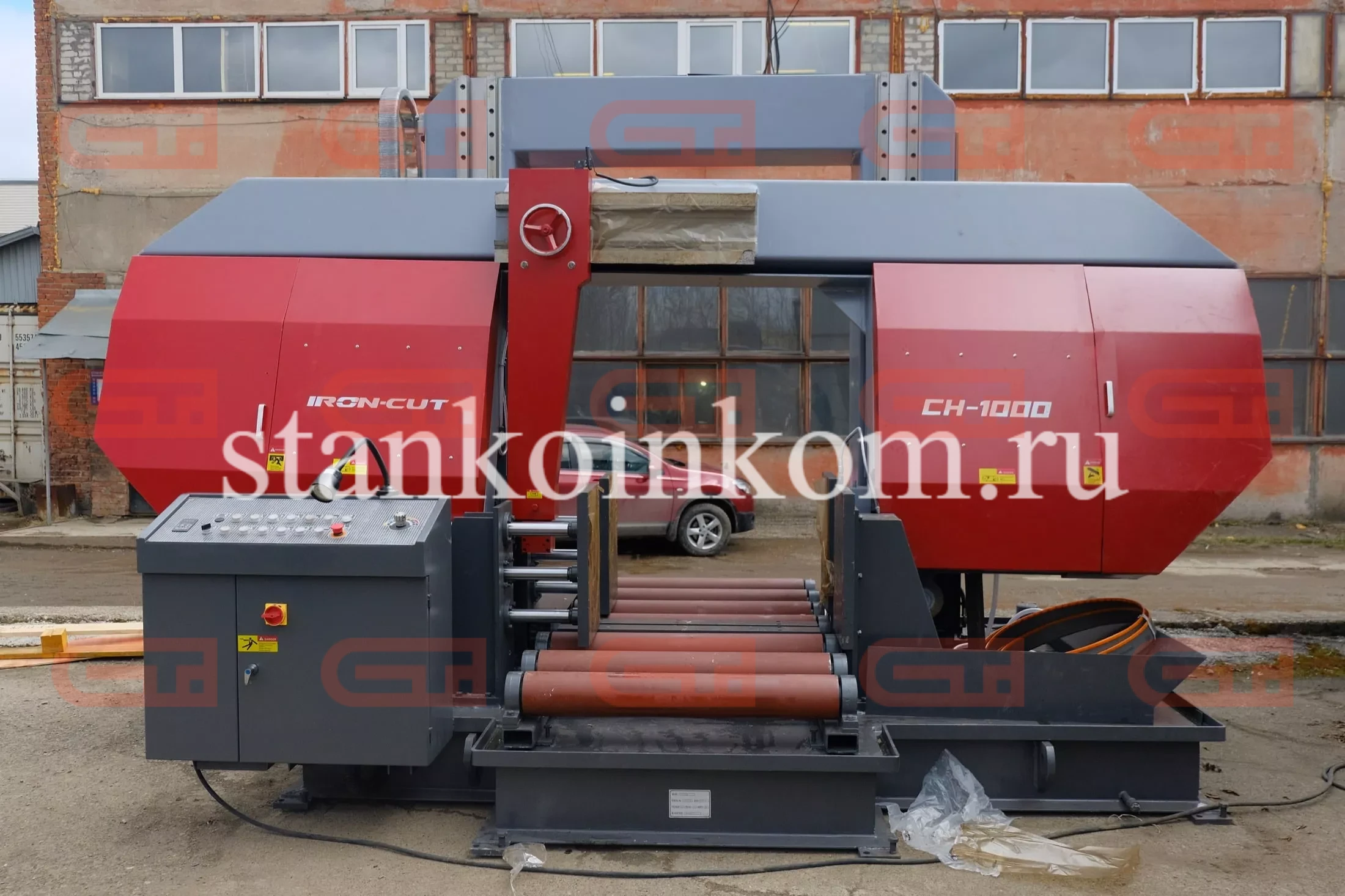 Колонный полуавтоматический ленточнопильный станок IRON-CUT CH-1000 (g42100) 