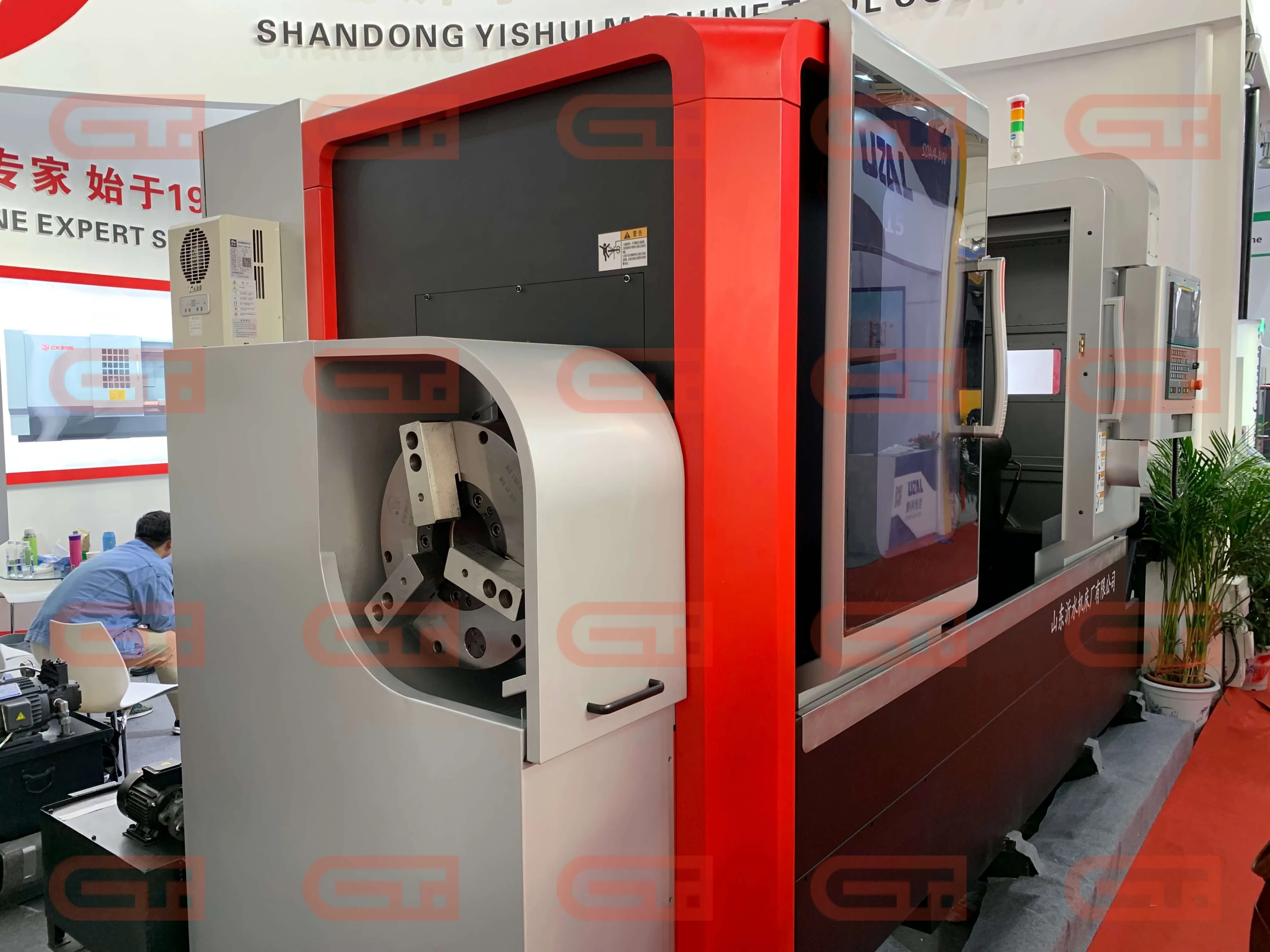 Токарный трубонарезной станок с ЧПУ с наклонной станиной Yishui YPT27