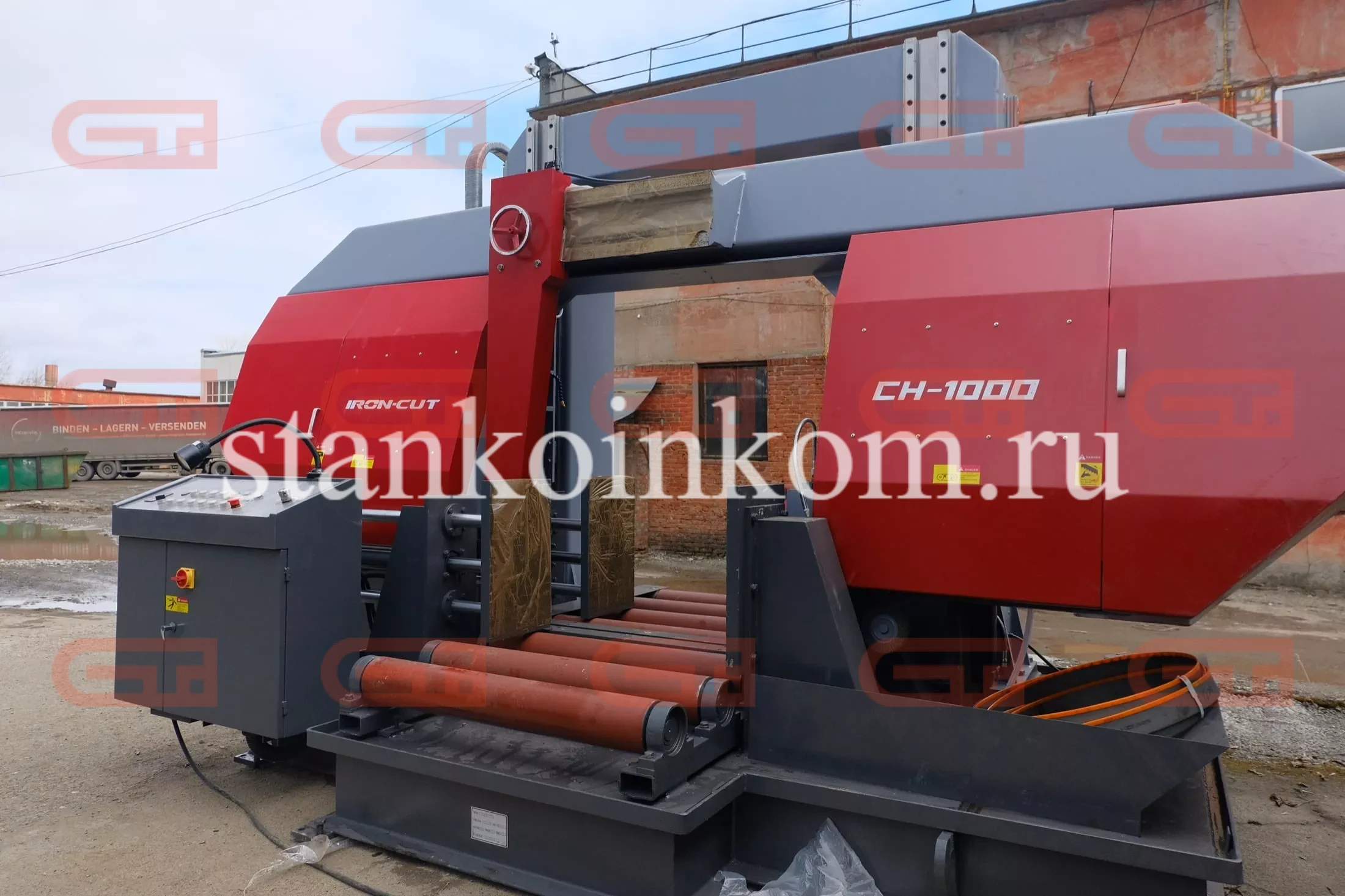 Колонный полуавтоматический ленточнопильный станок IRON-CUT CH-1000 (g42100) 